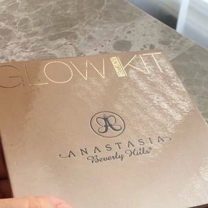 Anastasia Beverly Hills Glowkit